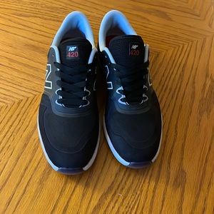 New Balance 420 (Mens 8.5)